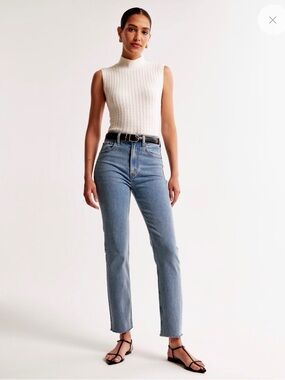 Abercrombie & Fitch High Rise Ankle Straight Jean SHORT Light Wash Distressed